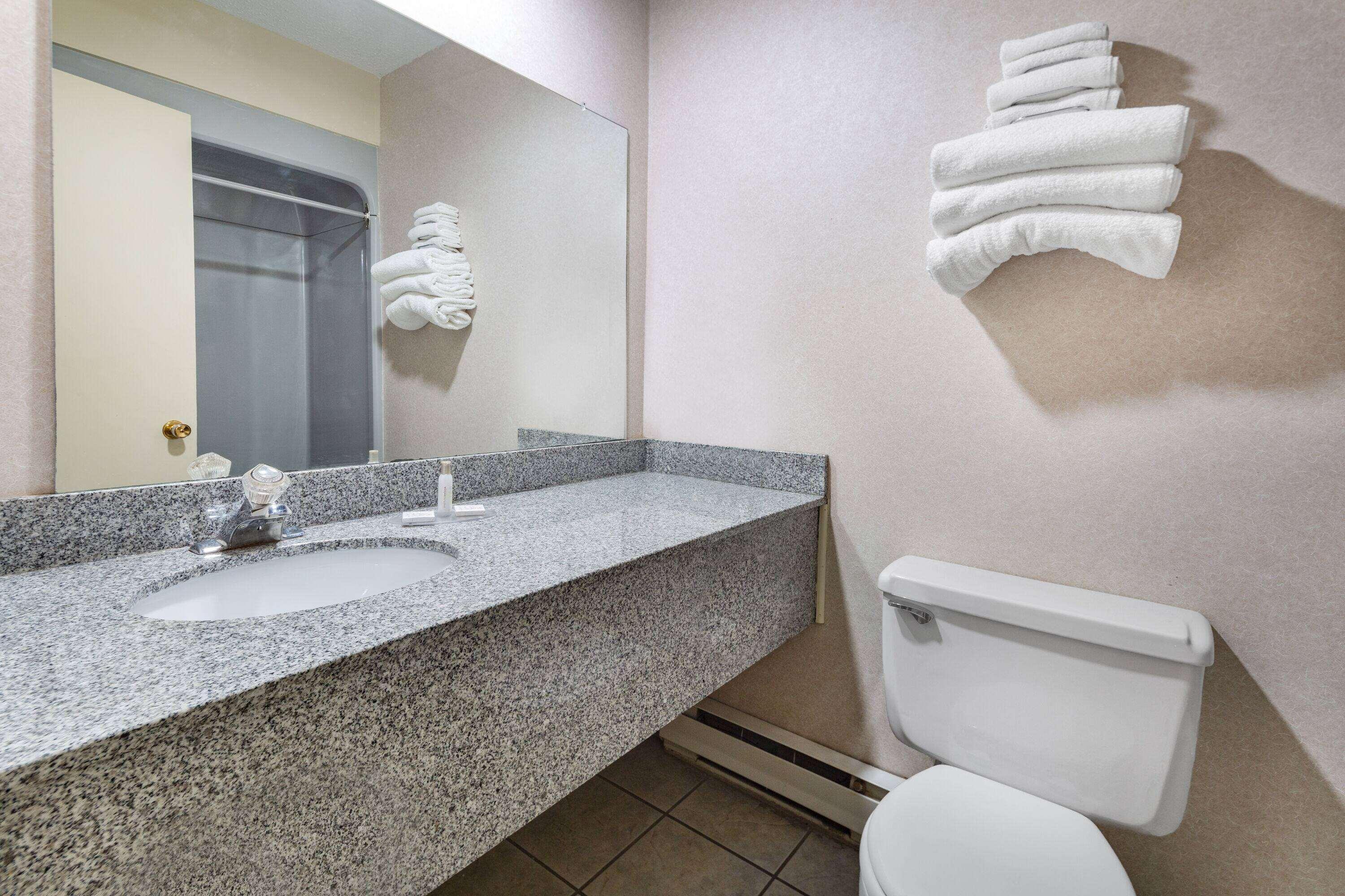 Travelodge By Wyndham Bracebridge Esterno foto