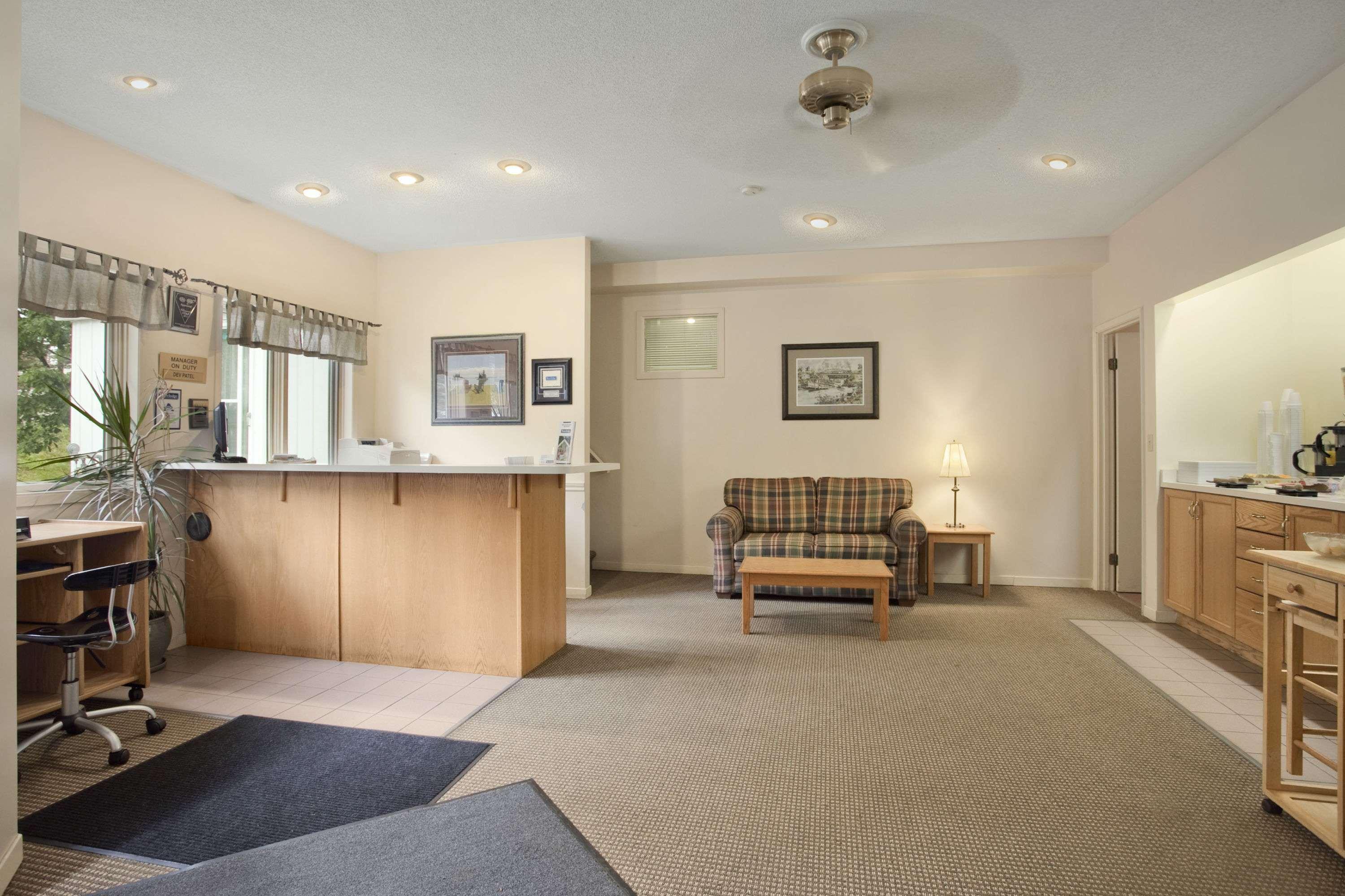Travelodge By Wyndham Bracebridge Esterno foto