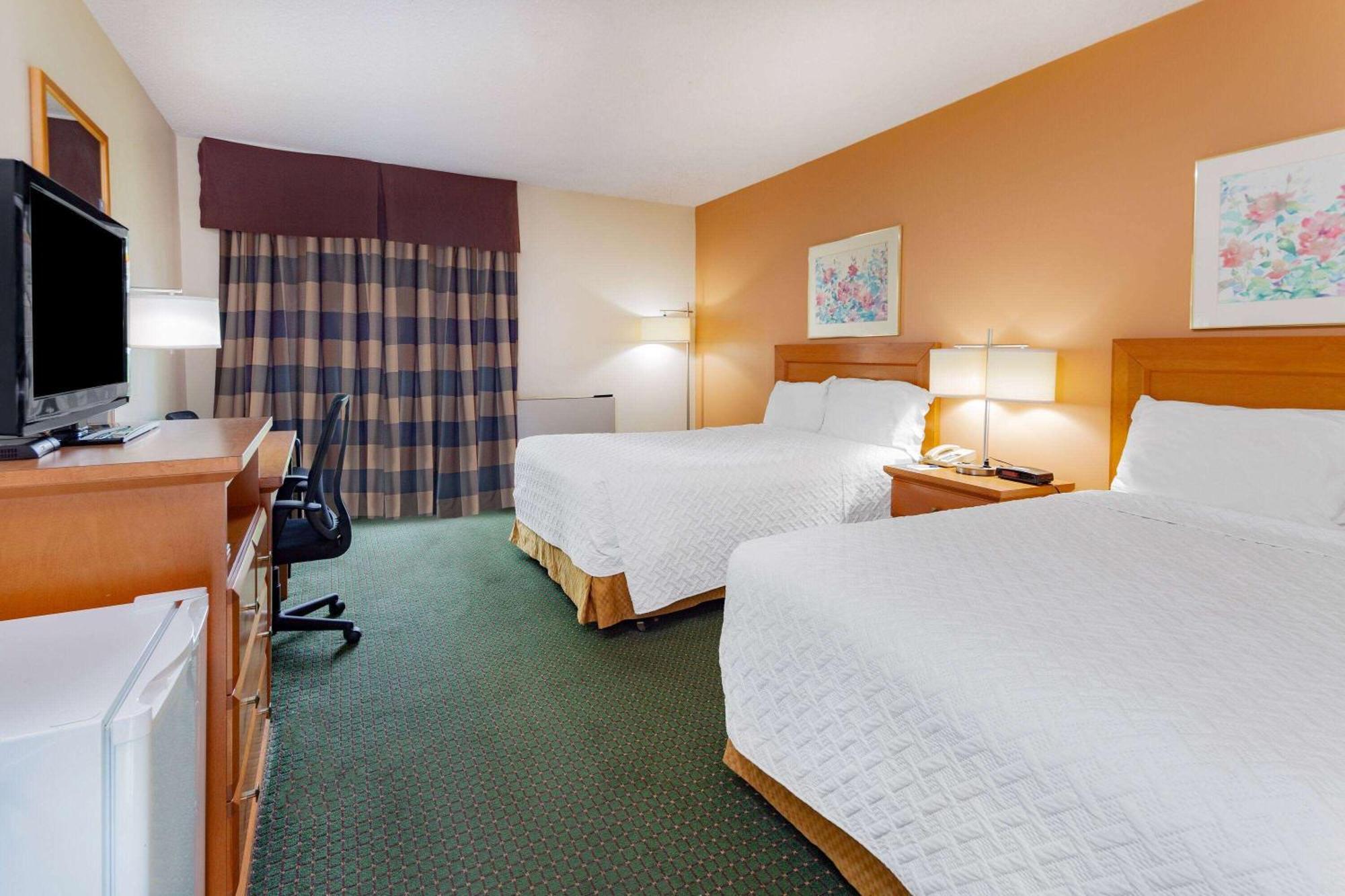 Travelodge By Wyndham Bracebridge Esterno foto